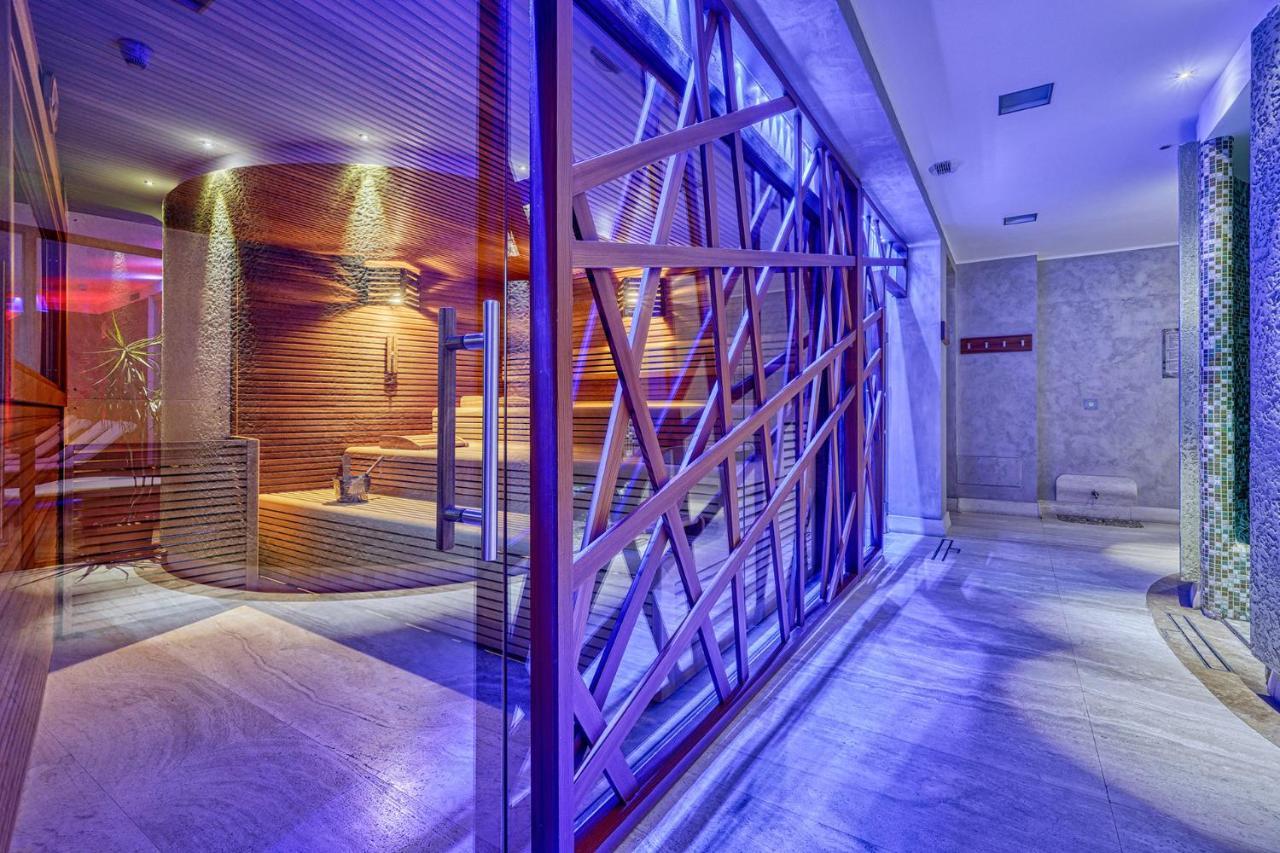 Majestic Hotel Madonna Exterior foto